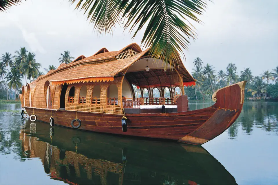 6 Days 5 Night Kerala Package - Day 03: Munnar – Alleppey Houseboat itinerary image