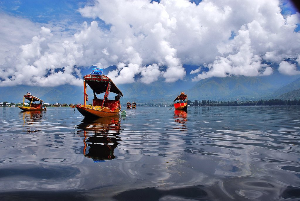 4 Days 3 Nights Kashmir Package - dal lake image
