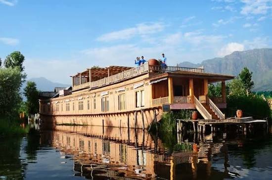 5 Days 4 Night Kashmir Package - Day 1: Arrival in Srinagar – Houseboat Stay & Shikara Ride itinerary image