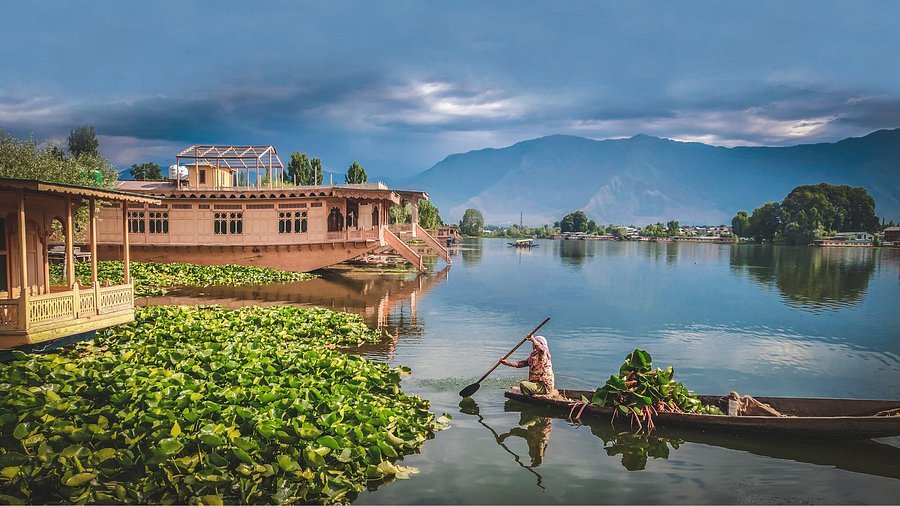 4 Days 3 Nights Kashmir Package - Day 1: Arrival in Srinagar – Houseboat Stay & Shikara Ride itinerary image
